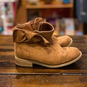 Used little girl booties -Size 11- Brown